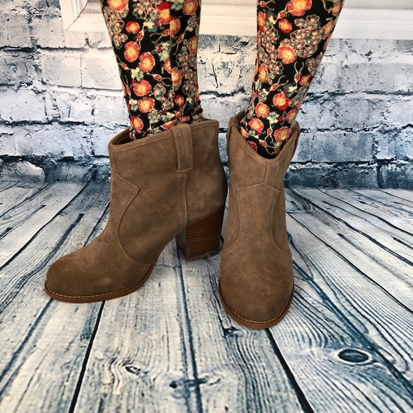 Splendid Dark Tan Suede Ankle Boots sizes 8 & 10 - Picture 3 of 3